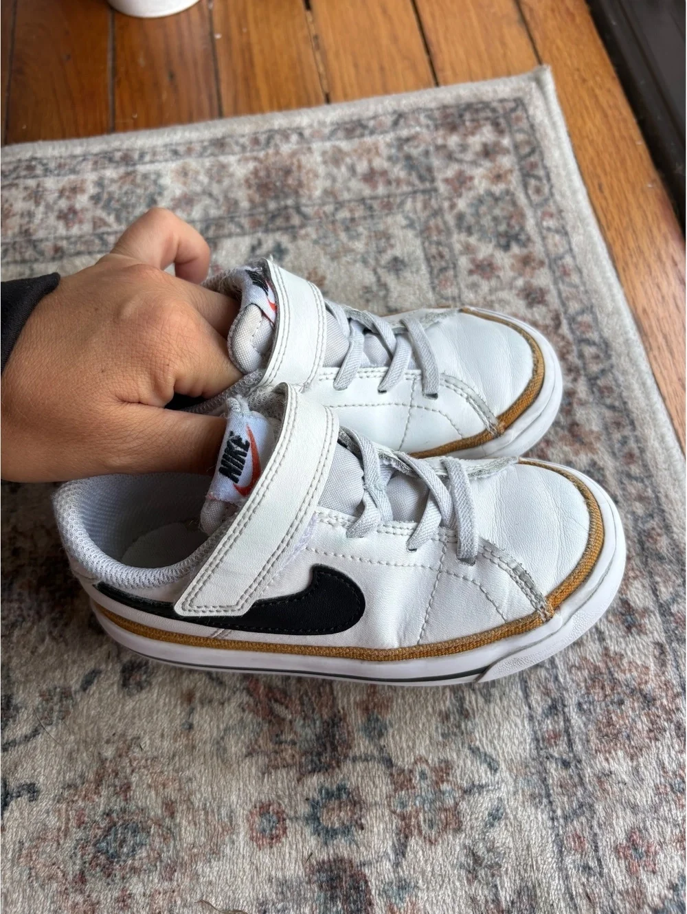 9C Toddler Nike Legacys Hook & Loop Black & White